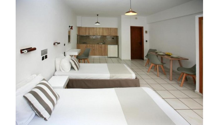 Iraklis Apartments poza 3