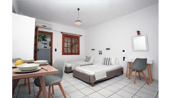 Iraklis Apartments poza 2