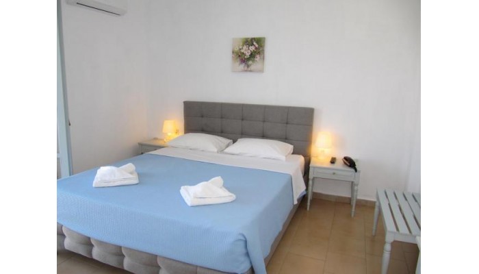 Selena Village poza 2