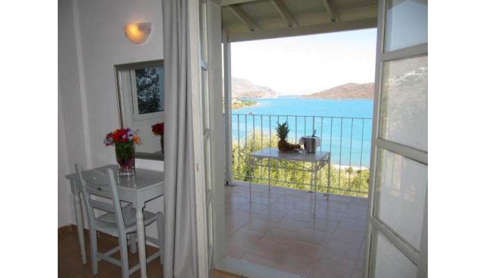 Selena Village poza 3