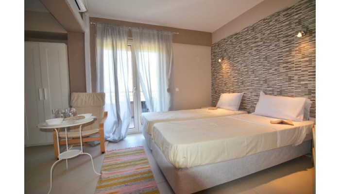 Erzo Studios poza 12