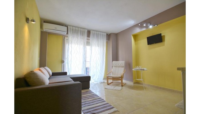 Erzo Studios poza 13