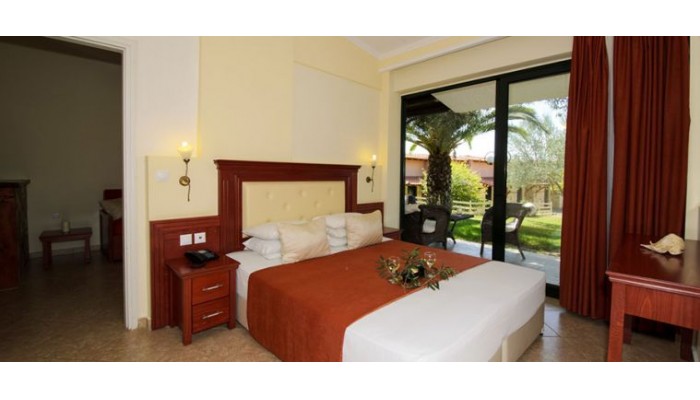 Village Mare poza 22