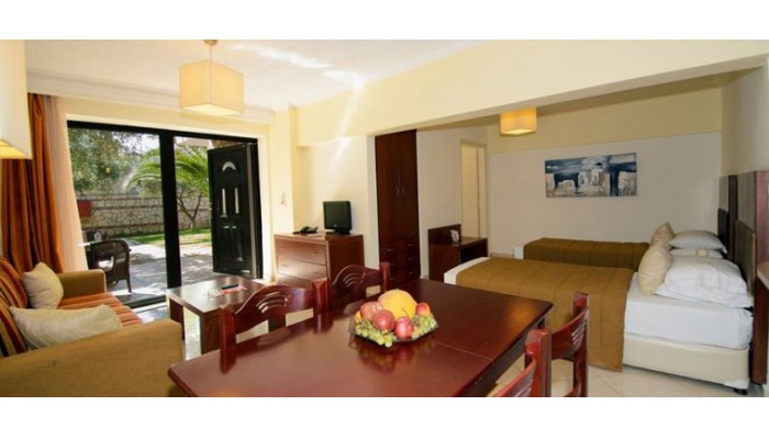 Village Mare poza 18