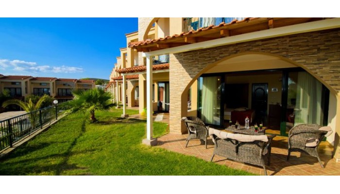 Village Mare poza 16