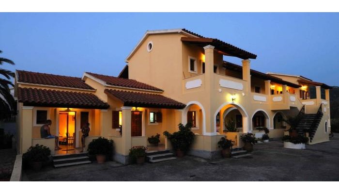 Harris Apartments poza 0