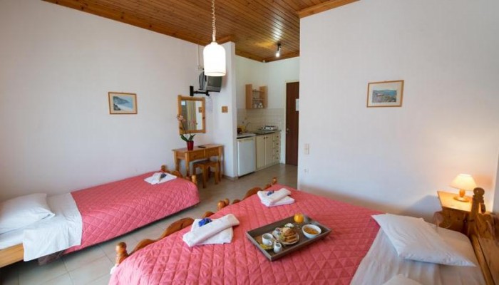 Christina Studios poza 5