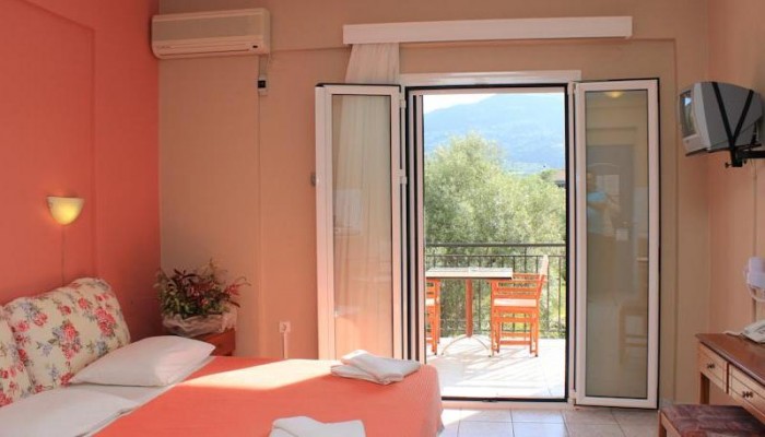 Christina Studios poza 6