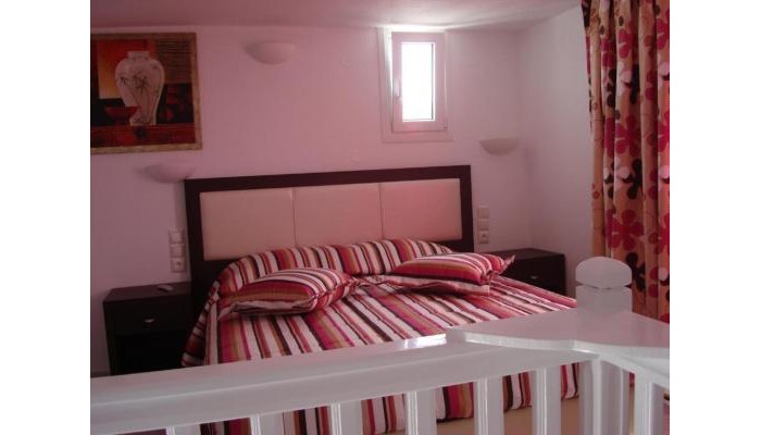 Elena Studios poza 8