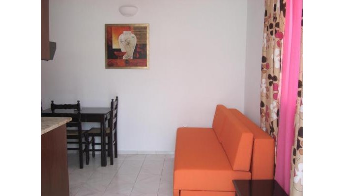 Elena Studios poza 10