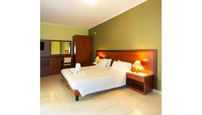 Esmeralda Apartments poza 7