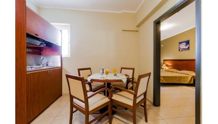 Esmeralda Apartments poza 16