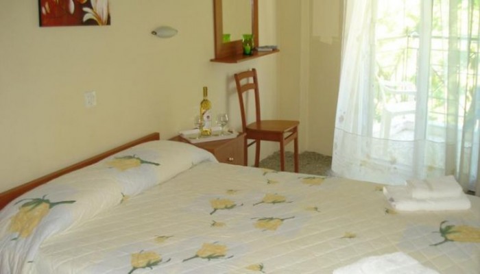 Anna Georgiou Studios poza 3