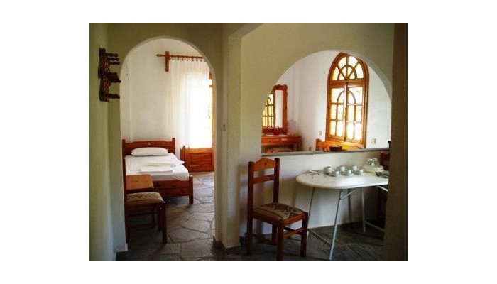 Pantheon Studios Apartments poza 2