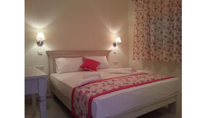 Rania Studios poza 2