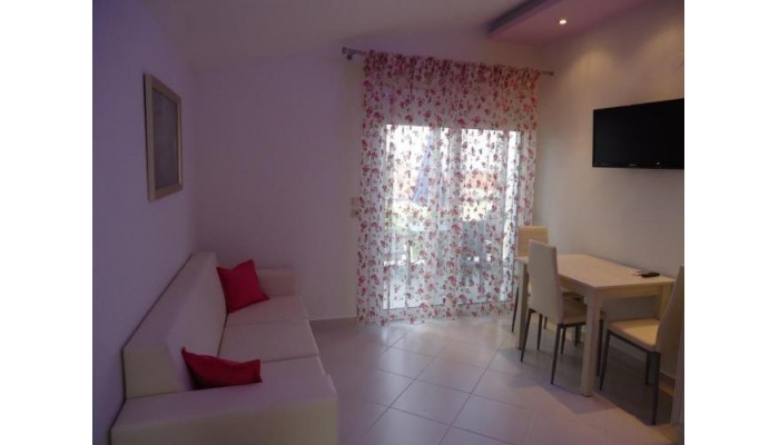 Rania Studios poza 3