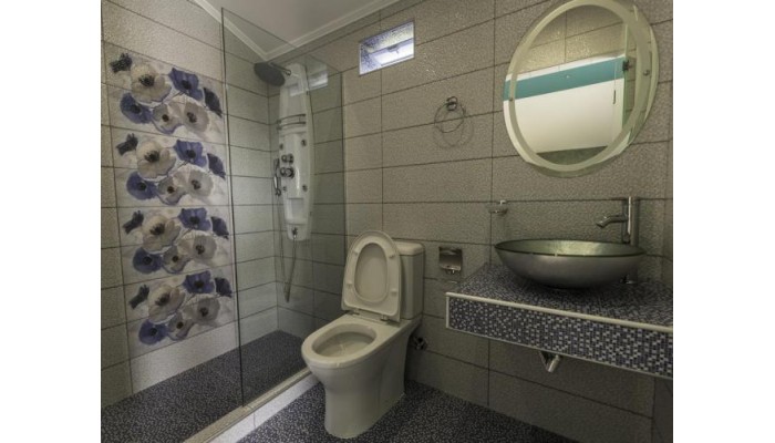 Rania Studios poza 10