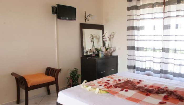 Lucia Studios poza 1