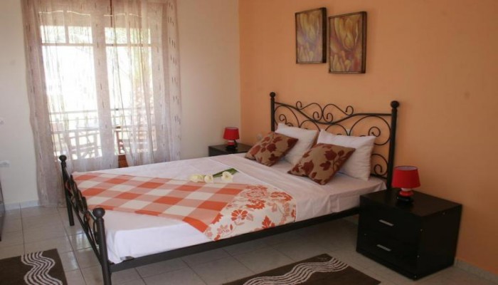 Lucia Studios poza 3