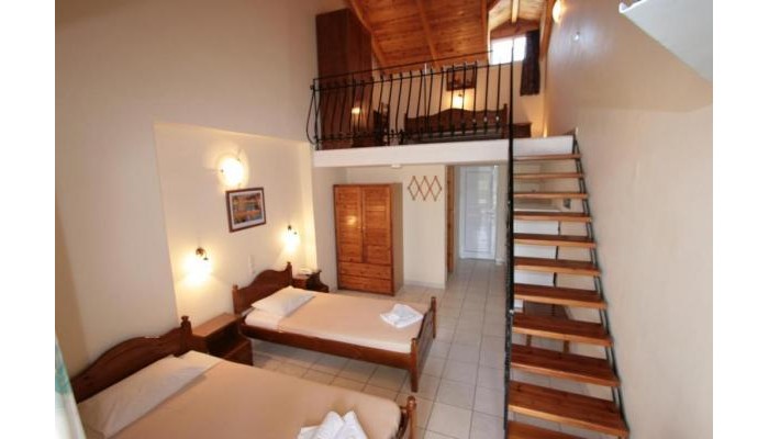 Village Inn Studios & Family Apartments poza 6