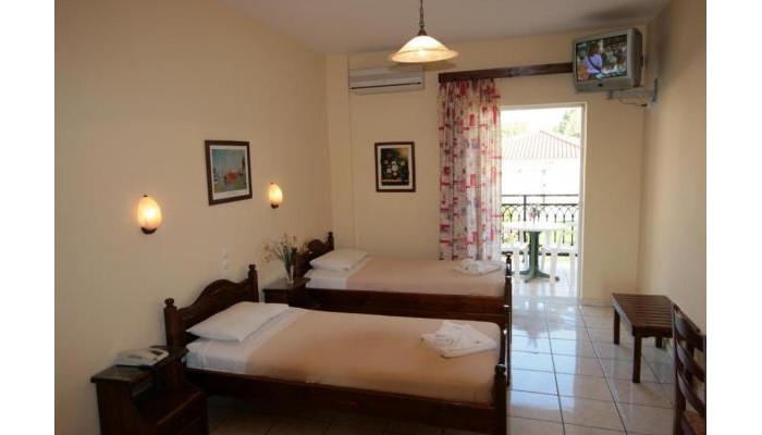 Village Inn Studios & Family Apartments poza 3