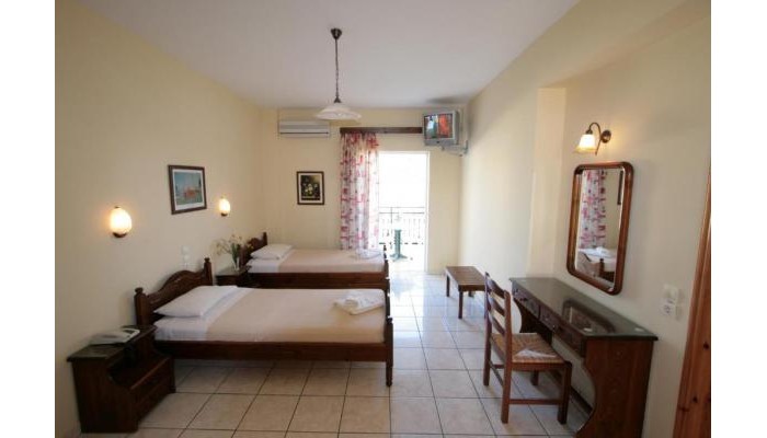 Village Inn Studios & Family Apartments poza 5