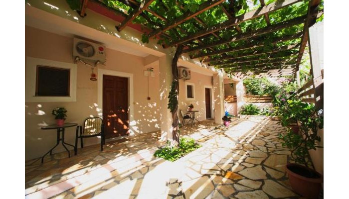 Christianna Studios poza 2