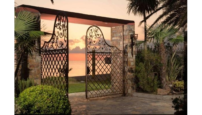 Hotel Efharis Beachfront Villa poza 1