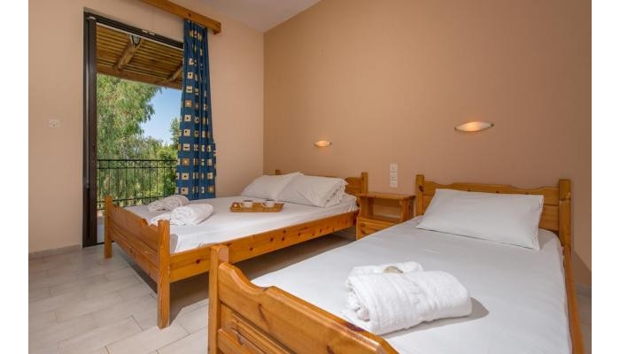 Theo Studios poza 10